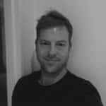 Portræt af person med neutral baggrund — profilbillede brugt i kursusafsnit.