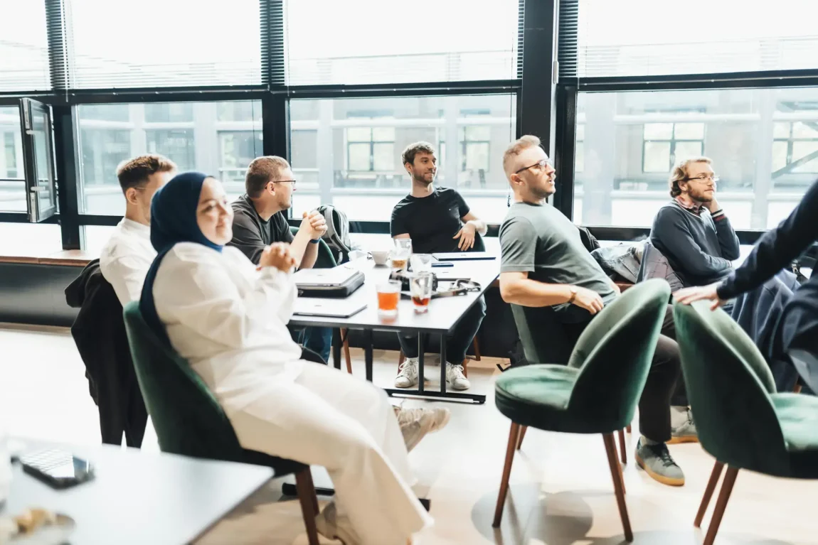 Personale på kursus i servicelovens regler